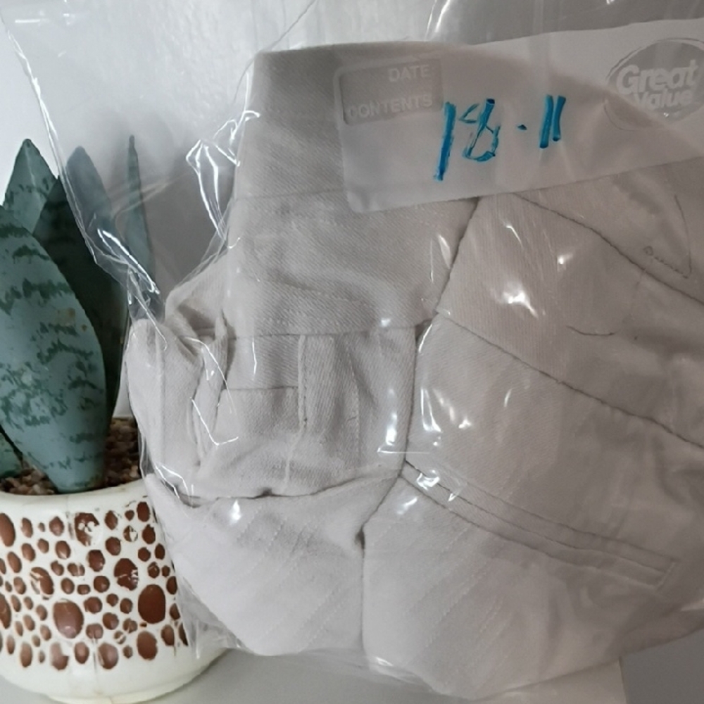 Maurices Off-White Women's Capris - Picture 10 of 10